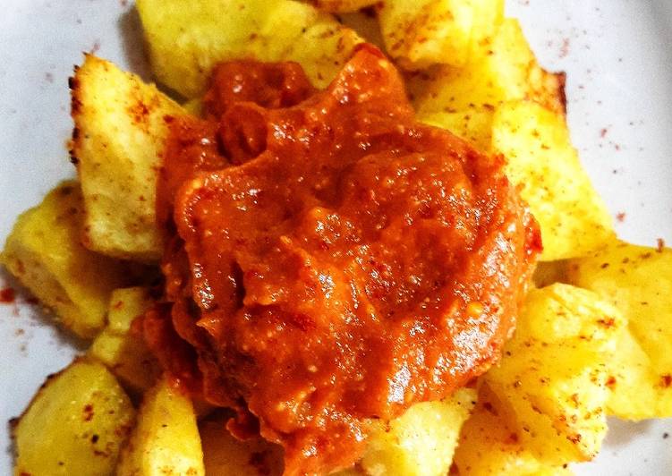 Patatas con salsa brava saludable