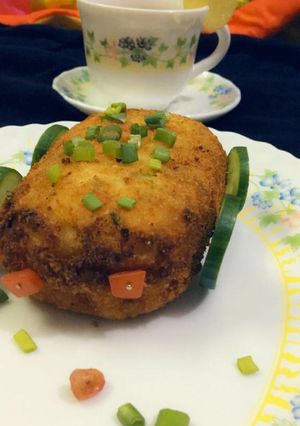 A picture of Chicken stuff potato sandwich.