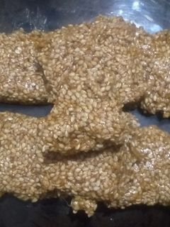 તલ સાંકળી (Tal Sankli Recipe in Gujarati) રેસીપી મુખ્ય ફોટો