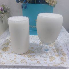 A picture of Dates banana shake.