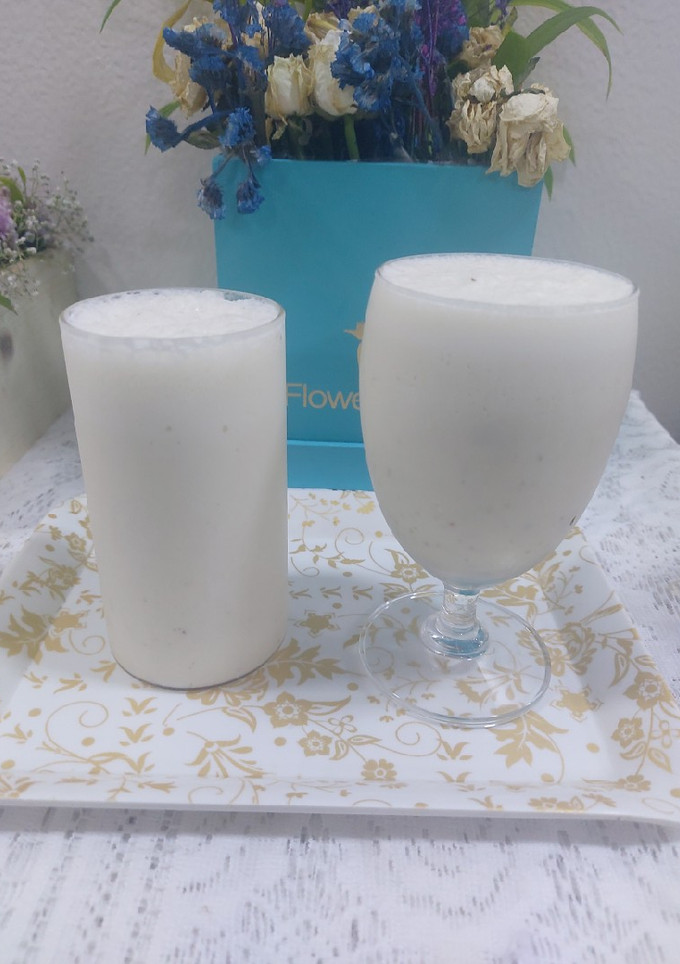 A picture of Dates banana shake.