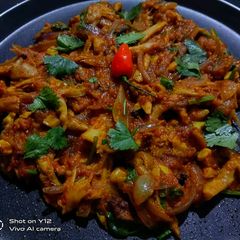A picture of Mushroom curry.