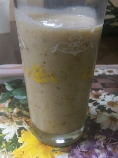 A picture of Banana and dates smoothie#authors marathon.