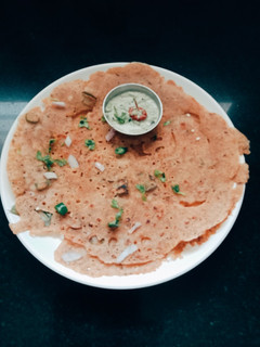 கிறிஸ்பி ஓட்ஸ் ரவா தோசை.. (Crispy oats rava dosai recipe in tamil) செய்முறை முக்கிய புகைப்படம்