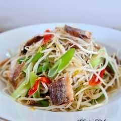 A picture of Stir-Fried Bean Sprouts With Salted Fish.