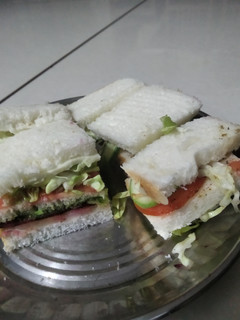 વેજ સેન્ડવીચ (Veg sandwich recipe in Gujarati) રેસીપી મુખ્ય ફોટો