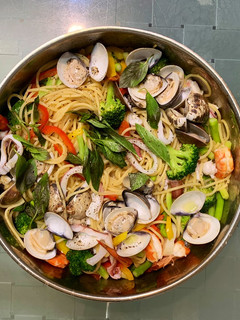 清炒海鮮時蔬義大利麵｜一鍋到底 的食譜成品照片