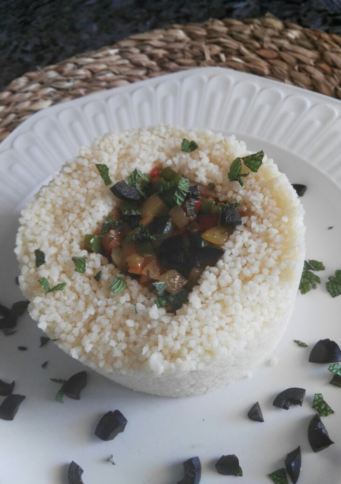 Una foto de Couscous con verduras