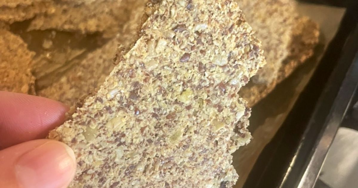 Crispy Seed & Almond Crackers Recipe by Sonia - Cookpad