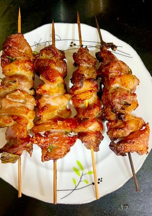Hình của món Thịt nướng lá mắc mật.