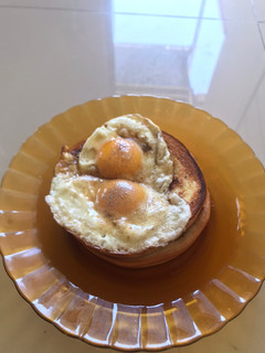 Foto resep Garlic Bread and Egg for Breakfast