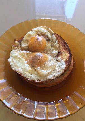 Foto resep Garlic Bread and Egg for Breakfast