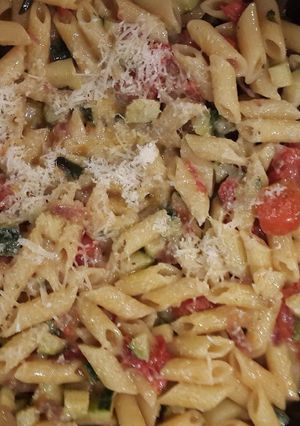 Foto di Pennette con zucchine genovesi e pomodorini di Pachino