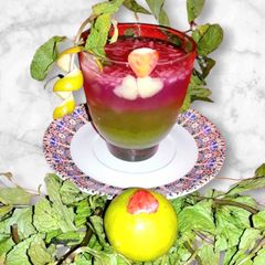 A picture of Lemonade with purple cabbage midrib & Apple.