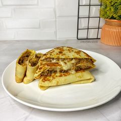 A picture of Cheesy beef crepes.