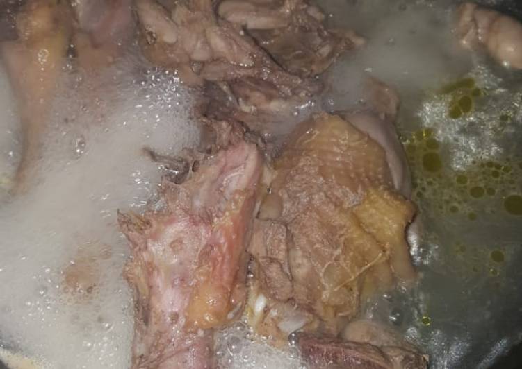 Boiled kyenyeji chicken...🍴🍗🍗🍗🍗