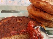Una foto de pancakes de naranja
