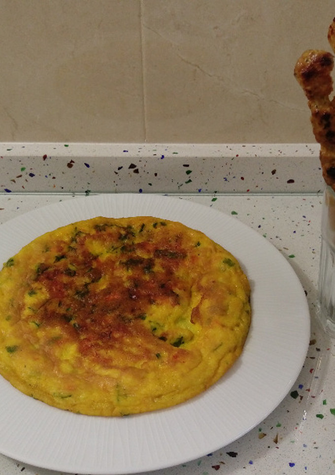 Una foto de Tortilla de langostinos con pinchitos