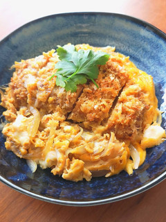 Foto di Katsu Don - Ciotola di riso con cotoletta giapponese