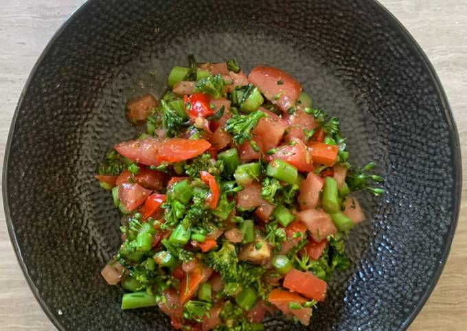 Healthy and quick broccoli salad Recipe