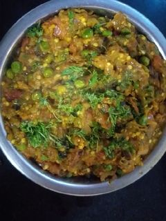 मटर बैंगन भरता (matar baingan bharta recipe in Hindi) रेसिपी मुख्य फोटो