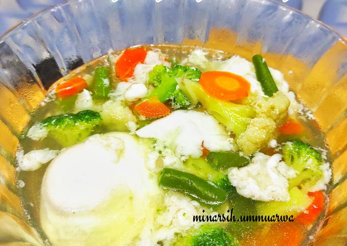Langkah Mudah untuk Membuat Sup Telur dan Sayuran (Brokoli-Wortel-Buncis-Kembang Kol), Enak Banget