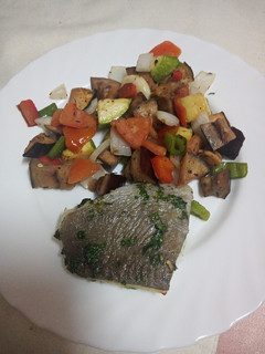 Una foto de Bacalao con verduras en freidora de aire