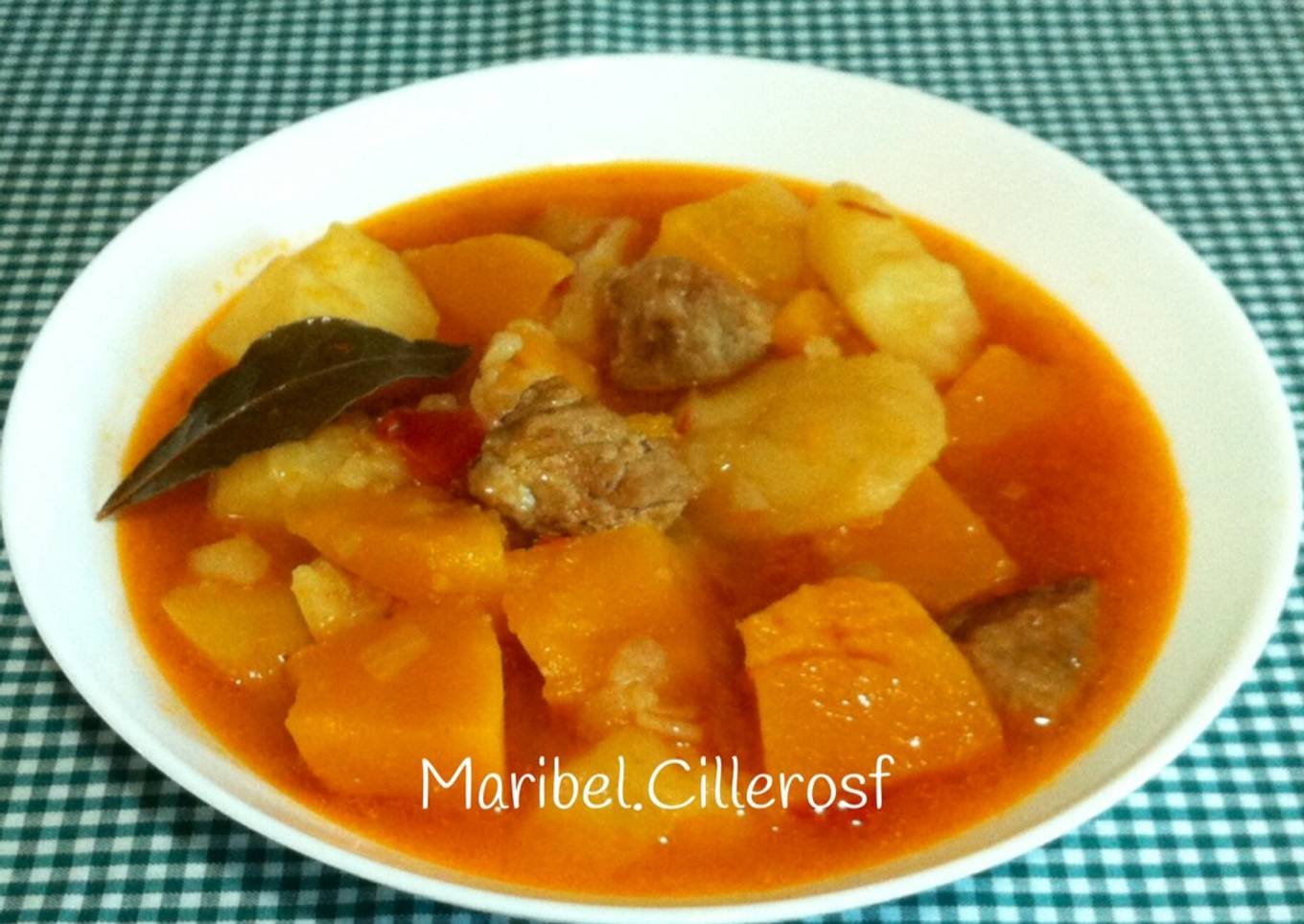 Guiso de calabaza con carne y patatas