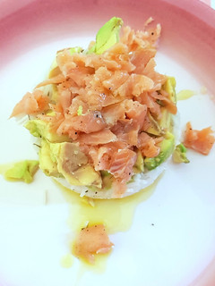 Foto di Riso basmati, salmone e avocado