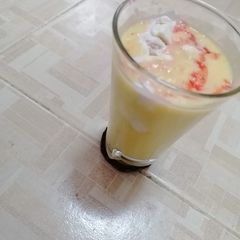 A picture of Mango saffron milkshake.