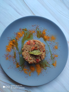 Una foto de Quinoa con verduras