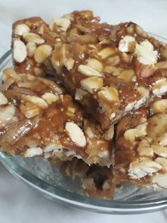 ડ્રાયફ્રુટ ચીકી (Dryfruit Chikki Recipe in Gujarati) રેસીપી મુખ્ય ફોટો