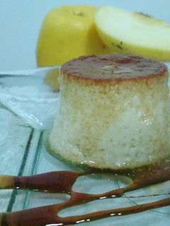 Una foto de Flan de huevo con manzana