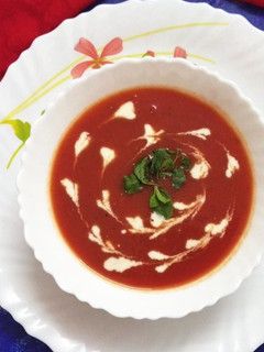 क्रीमी टोमॅटो सूप (creamy tomato soup recipe in Hindi) रेसिपी मुख्य फोटो