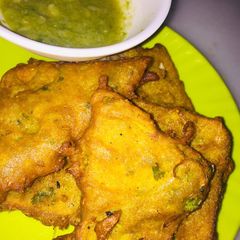 A picture of Kashmiri bread pakora.