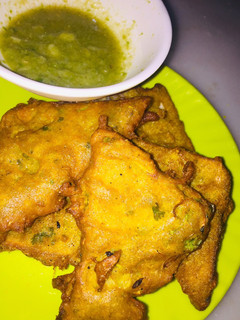 A picture of Kashmiri bread pakora.