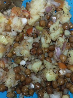 A picture of Aloo Chana Chat.