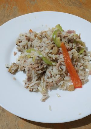 Una foto de Arroz con atún