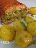 Pastel de salmón con pesto de espinacas y patatas a la menta