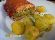 Una foto de pastel frio de jamon y queso