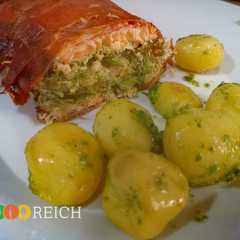 Una foto de Pastel de salmón con pesto de espinacas y patatas a la menta