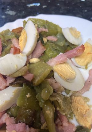 Una foto de Judías Verdes con Huevo Duro y Bacon