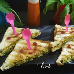 A picture of Grilled Cheesy Sandwich.
