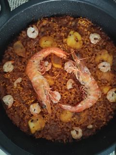 Una foto de Arroz con Rape y Langostino Tigre a la Paella Terminado en el Horno