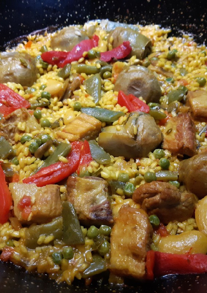 Una foto de Arroz con verduras y costillas