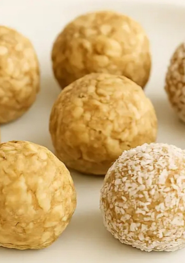Una foto de Snacks caseros para tu bebé Trufas de banana coco y avena APTO APLV