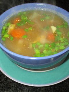 Una foto de Sopa de miso con variedad de setas chinas (vegana)