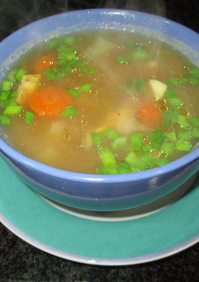 Una foto de Sopa de miso con variedad de setas chinas (vegana)
