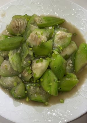 A picture of Stir-Fried Loofah (清炒丝瓜).