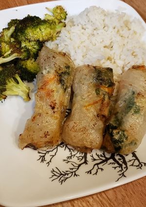 A picture of Chicken & Kale Spring rolls.